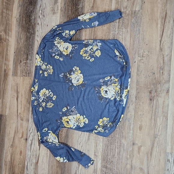 Maurices Tops - Boat neck with snaps blue floral top